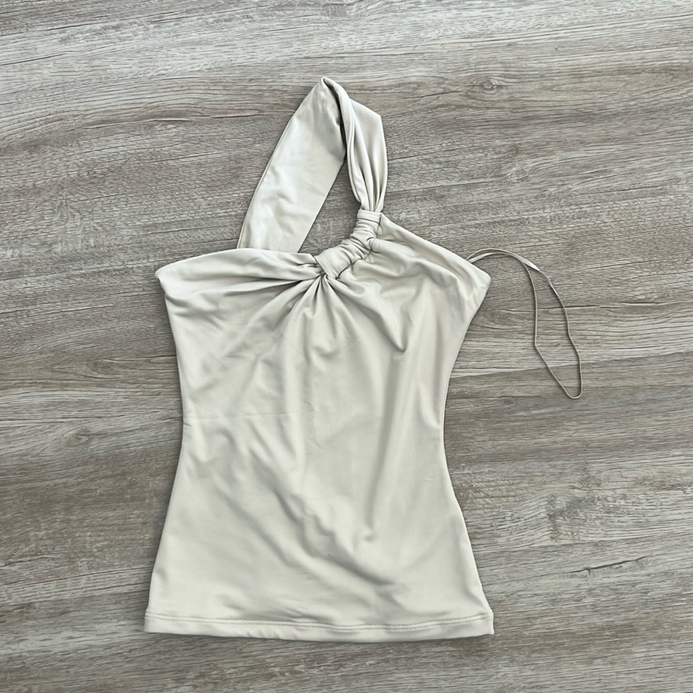 Abercrombie one shoulder going out top
